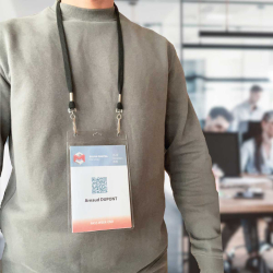 Cordon tour de cou 12mm -  attache deux mousquetons simplex noir (porté)